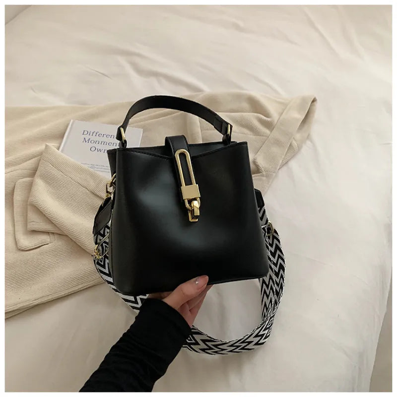 Modische Umhängetasche für Damen ⎜ Handtasche im Eimer-Stil mit eleganter Schnalle und verstellbarem Riemen