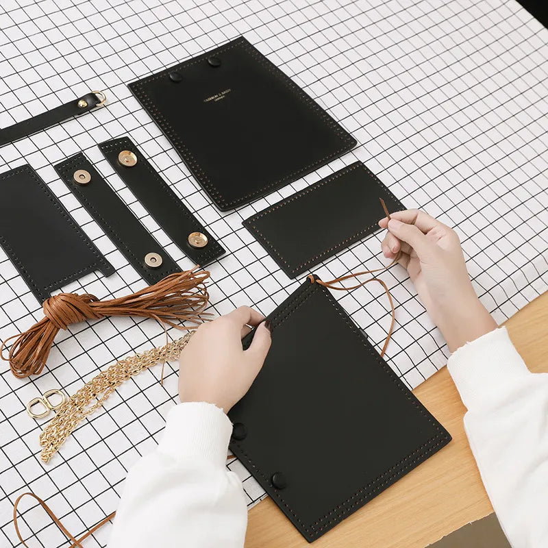 Schultertasche für Damen ⎜ Modische Tasche mit Handstich-Design und Kettenriemen