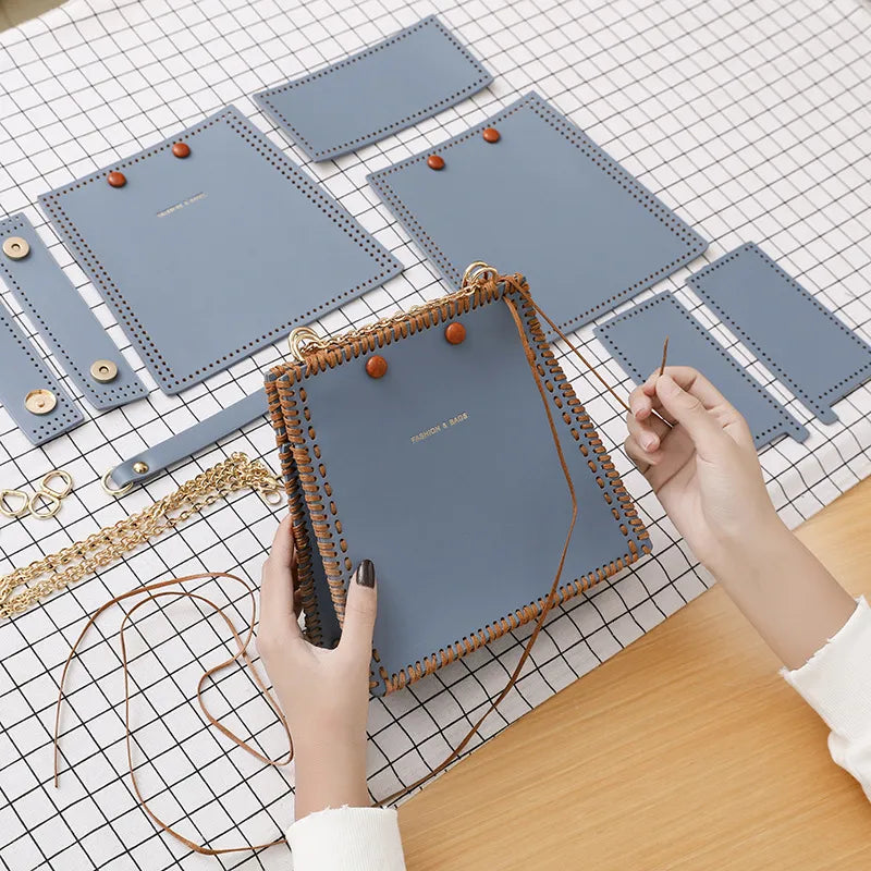 Schultertasche für Damen ⎜ Modische Tasche mit Handstich-Design und Kettenriemen