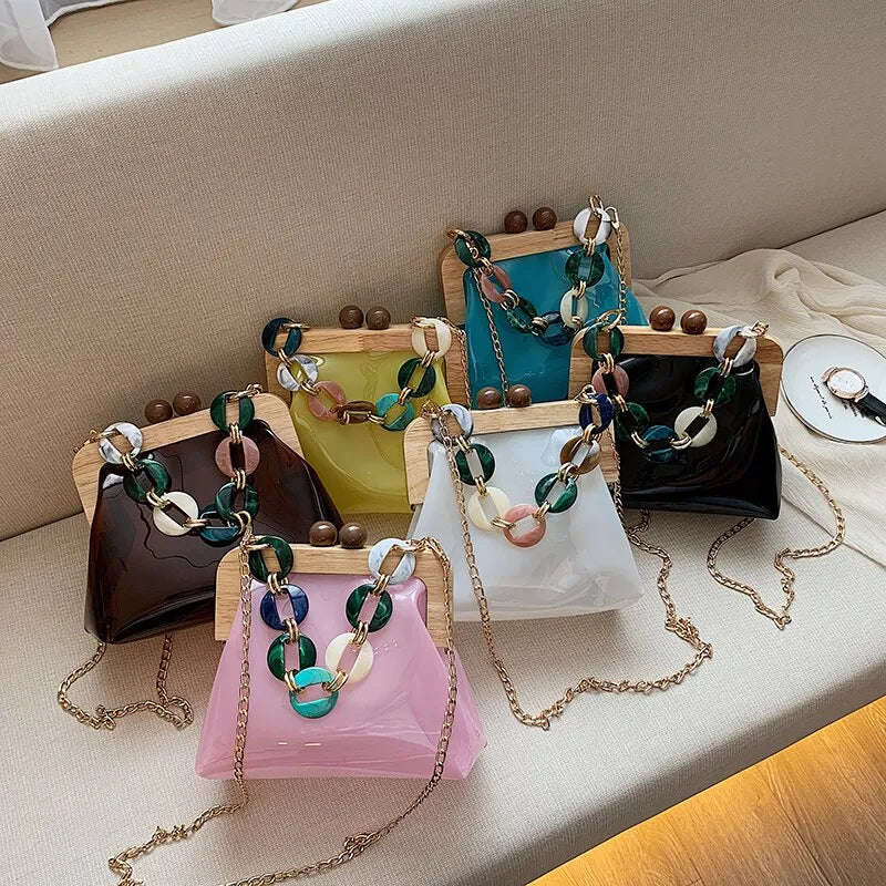 Transparente Umhängetasche für Damen ⎜ Modische Tasche mit Ketten-Detail und Holzverschluss