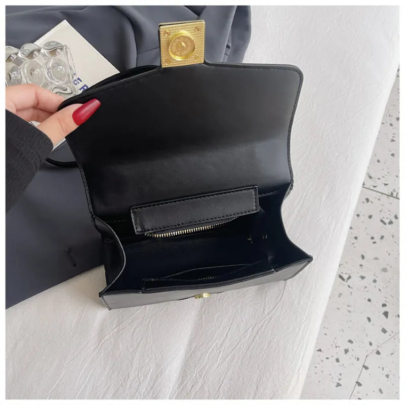 Klassische Schultertasche im Krokodilleder-Design ⎜ Elegantes Accessoire mit edlem Goldakzent für jeden Anlass