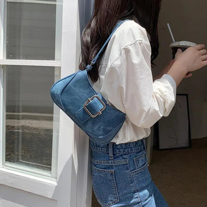Vintage Baguette-Tasche mit großer Schnalle ⎜ Stilvolles Accessoire für einen modernen Look
