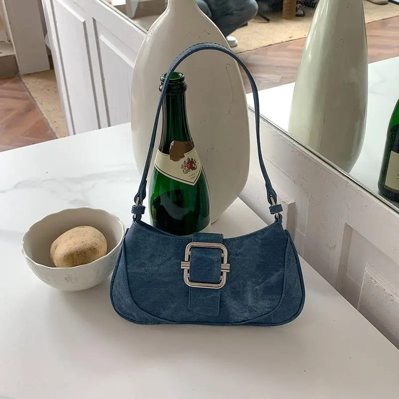 Vintage Baguette-Tasche mit großer Schnalle ⎜ Stilvolles Accessoire für einen modernen Look