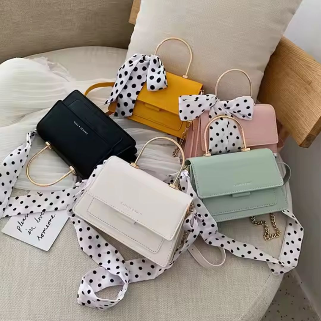 Umhängetasche für Damen ⎜ Modische Tasche mit Polka-Dots Schleife und Kettenriemen
