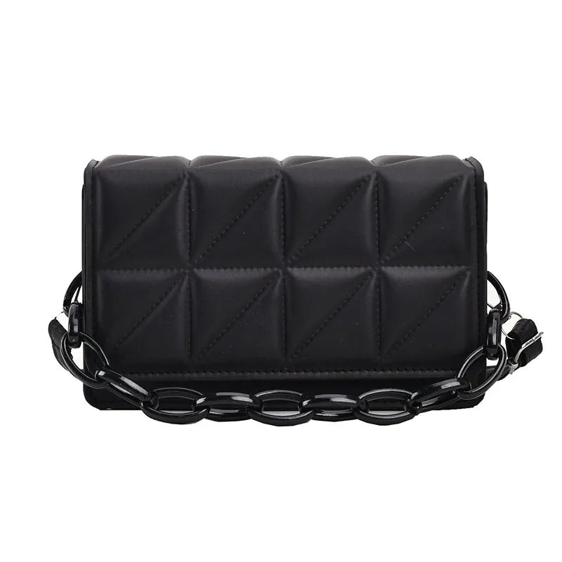 Umhängetasche für Damen ⎜ Modische Handtasche mit Ketten-Detail und geprägtem Lederdesign