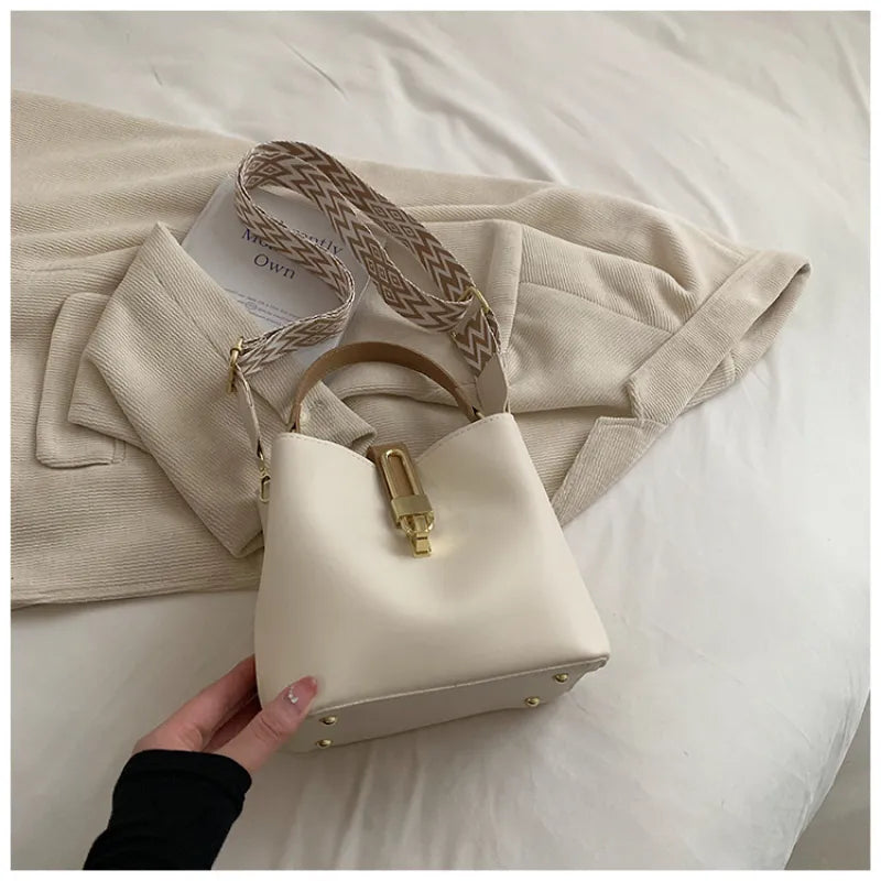 Modische Umhängetasche für Damen ⎜ Handtasche im Eimer-Stil mit eleganter Schnalle und verstellbarem Riemen