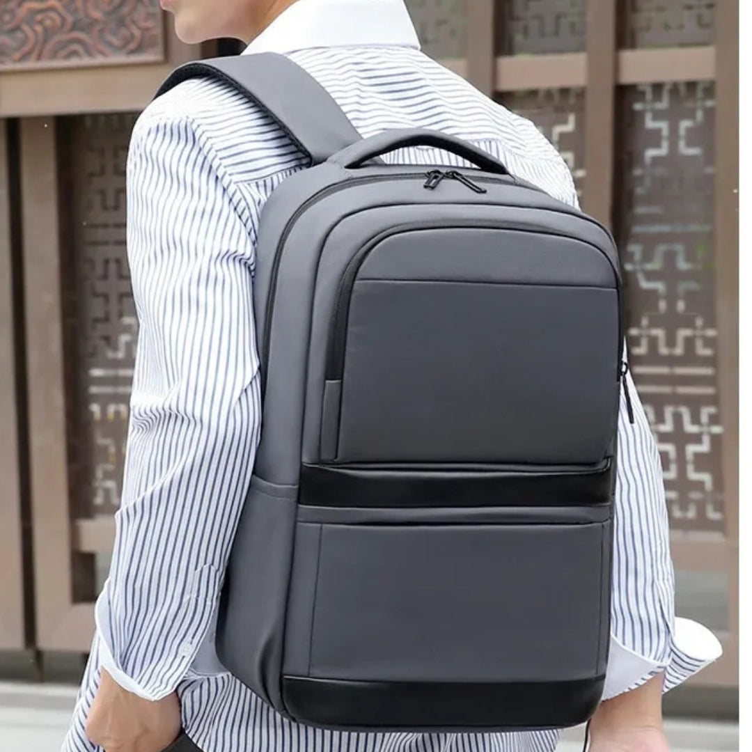 Wasserfester Rucksack für Herren ⎜ Großer, praktischer Laptop- und Reiseträger mit viel Stauraum