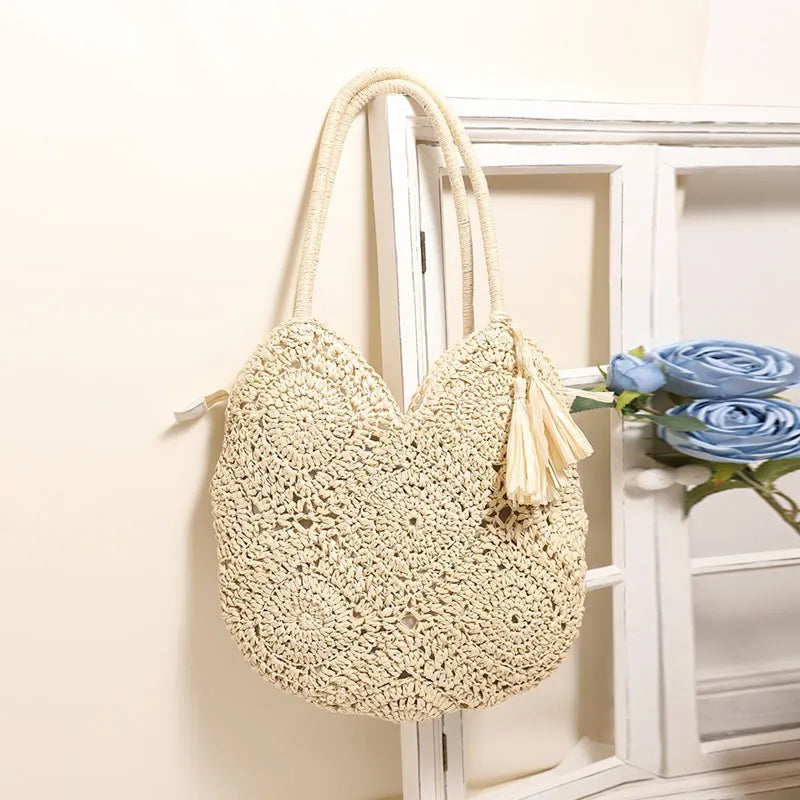 Strohtasche mit Quasten ⎜ Große Umhängetasche aus geflochtenem Material