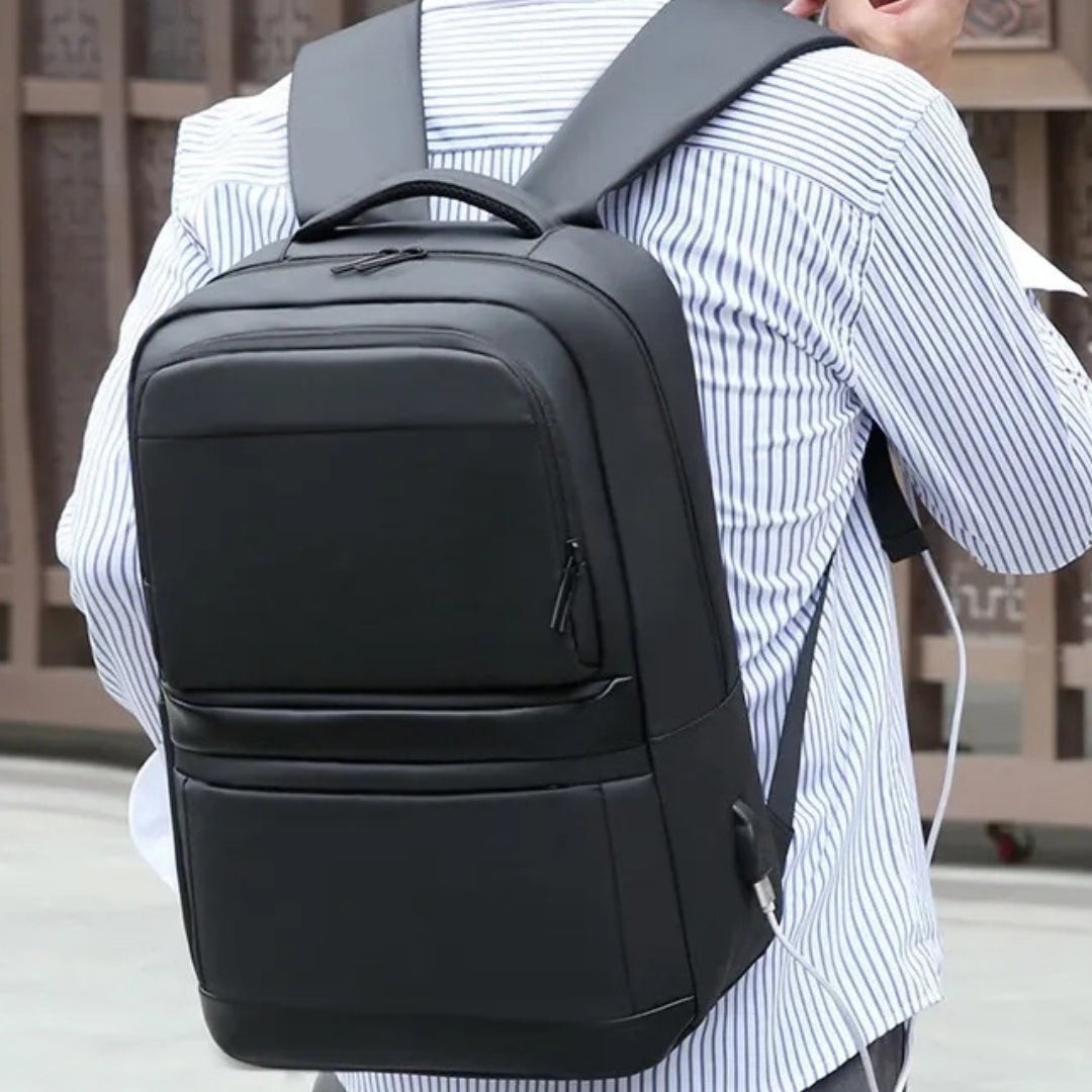 Wasserfester Rucksack für Herren ⎜ Großer, praktischer Laptop- und Reiseträger mit viel Stauraum
