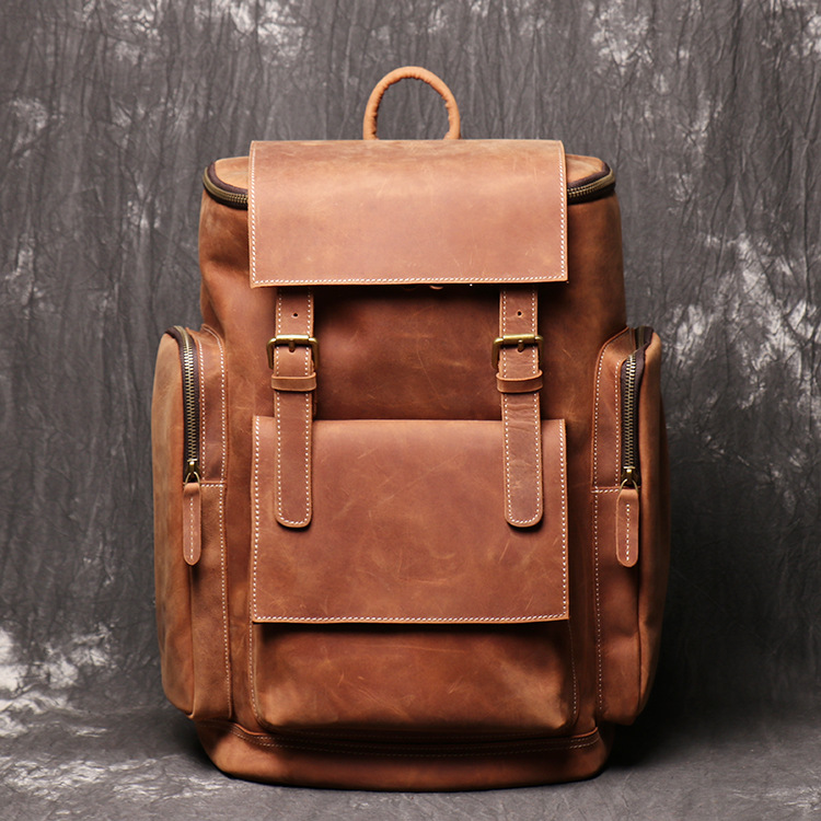 Laptoprucksack für Herren ⎜ Großer Lederrucksack mit Seitentaschen und extra viel Stauraum für unterwegs