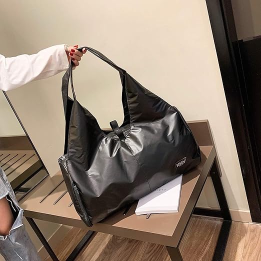 Yogatasche für Damen ⎜ Leichte Schultertasche mit großem Hauptfach und seitlichem Reißverschlussfach