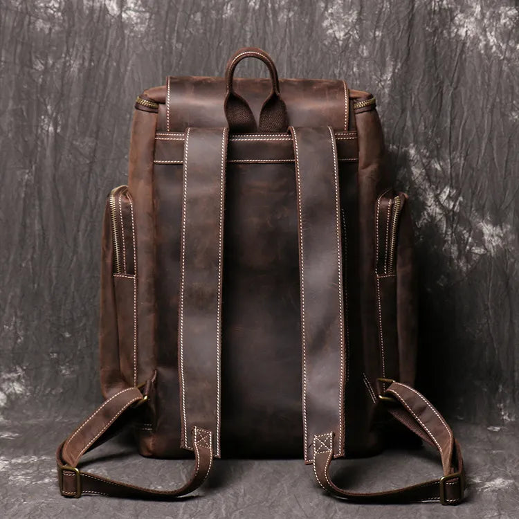 Laptoprucksack für Herren ⎜ Großer Lederrucksack mit Seitentaschen und extra viel Stauraum für unterwegs