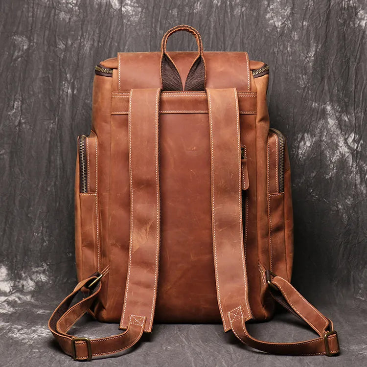 Laptoprucksack für Herren ⎜ Großer Lederrucksack mit Seitentaschen und extra viel Stauraum für unterwegs