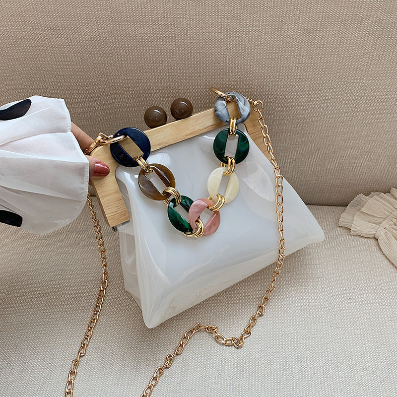 Transparente Umhängetasche für Damen ⎜ Modische Tasche mit Ketten-Detail und Holzverschluss