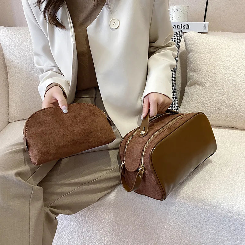 Kosmetiktasche für Damen ⎜ Große Kapazität mit Wildleder-Optik und praktischem Tragegriff
