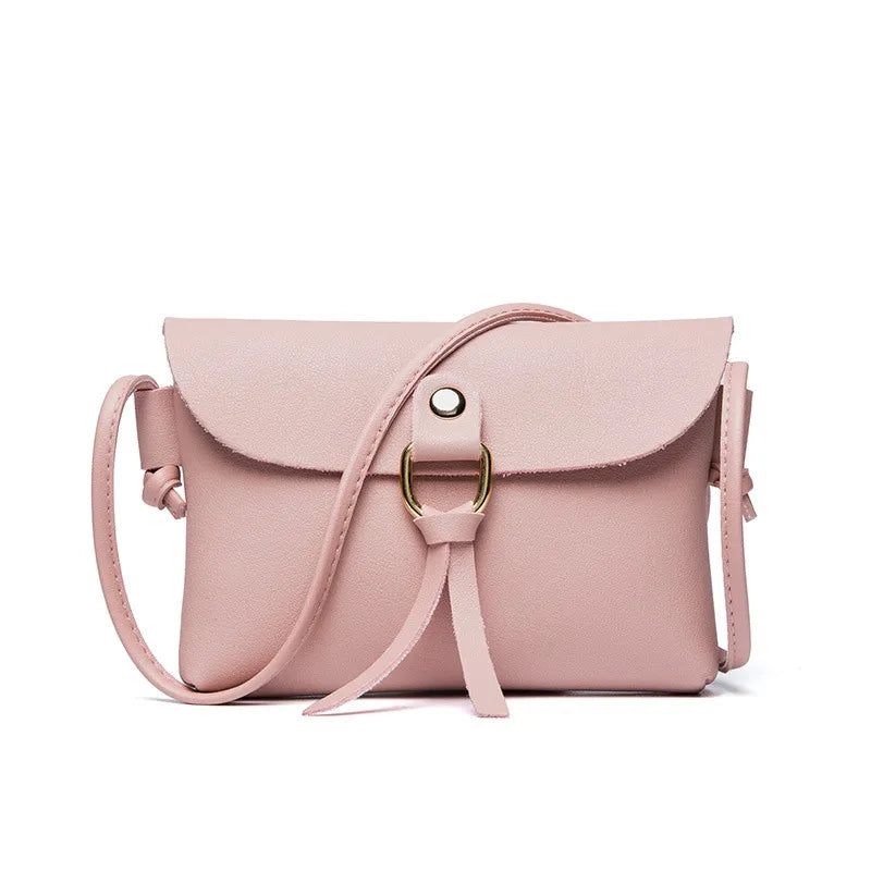 Mini Umhängetasche für Damen ⎜ Praktische Tasche mit dekorativem Anhänger und verstellbarem Riemen