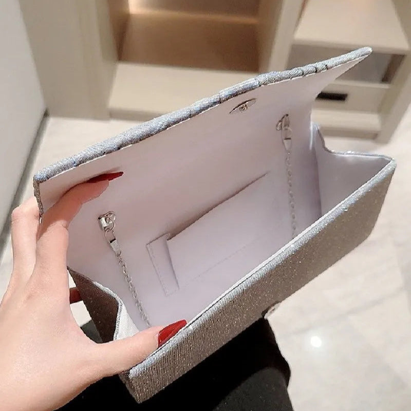 Abend Clutch Tasche ⎜ Glitzerndes Design mit plissiertem Stoff und eleganter Form