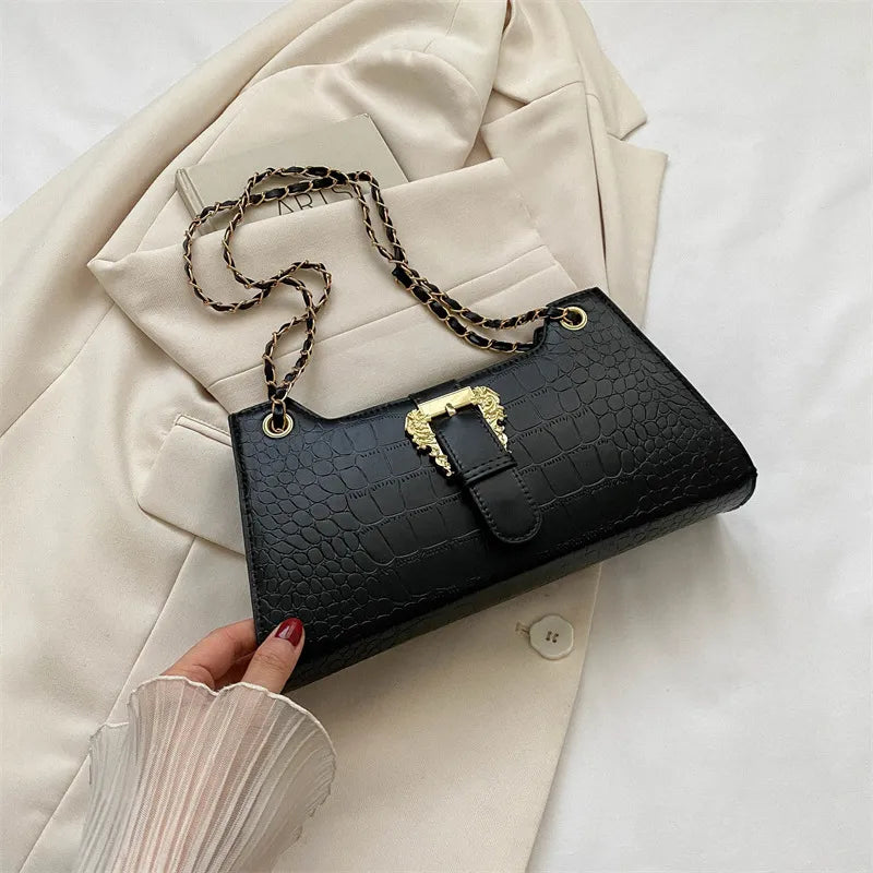 Schultertasche mit Kette ⎜ Modernes Design mit Kroko-Prägung und stilvollem goldenen Verschluss