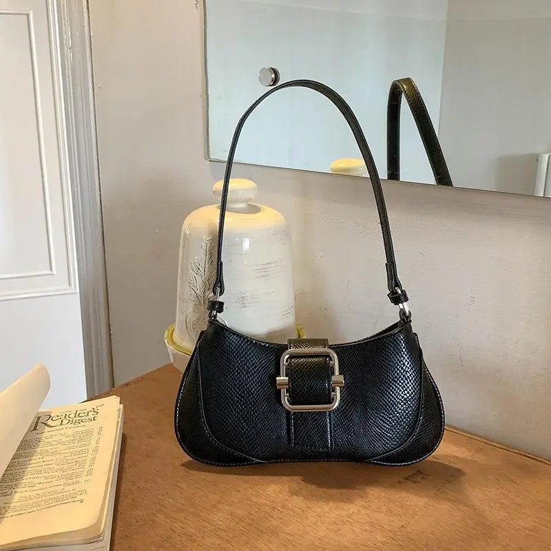 Vintage Baguette-Tasche mit großer Schnalle ⎜ Stilvolles Accessoire für einen modernen Look