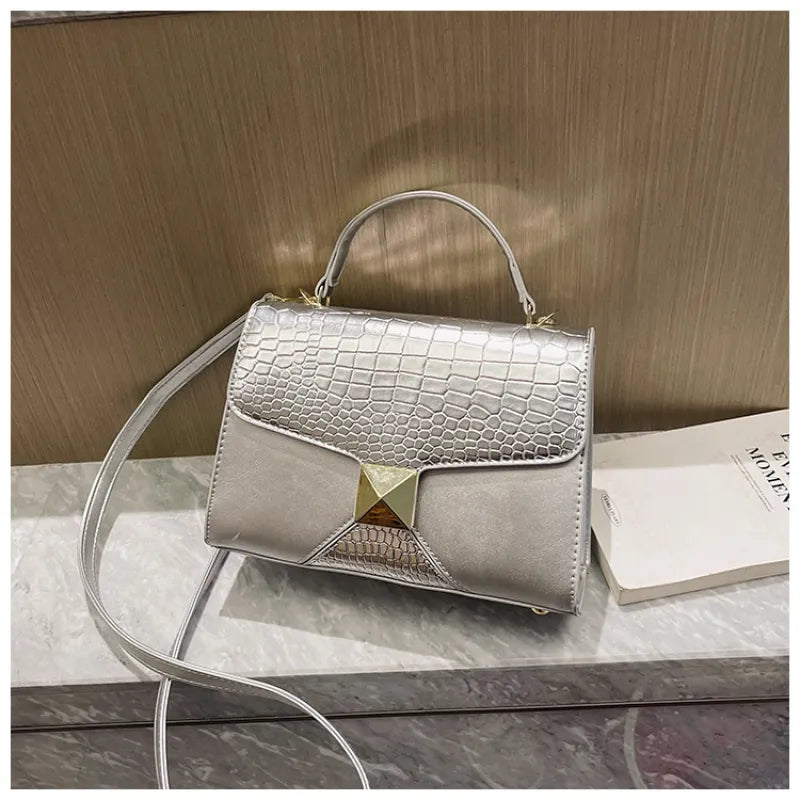 Klassische Schultertasche im Krokodilleder-Design ⎜ Elegantes Accessoire mit edlem Goldakzent für jeden Anlass