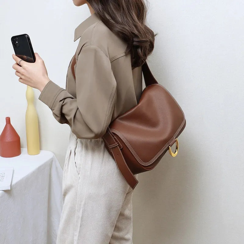 Messenger Bag für Damen ⎜ Elegante Umhängetasche mit Goldakzent und viel Stauraum