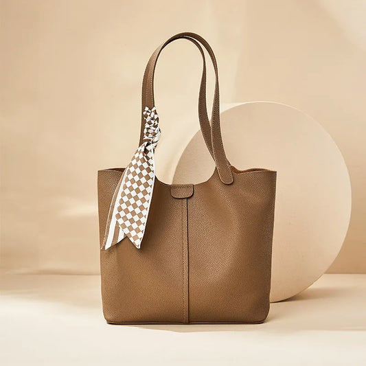 Große Handtasche aus Kunstleder ⎜ Stilvolle Tasche mit Praktischem Design und Modischen Details