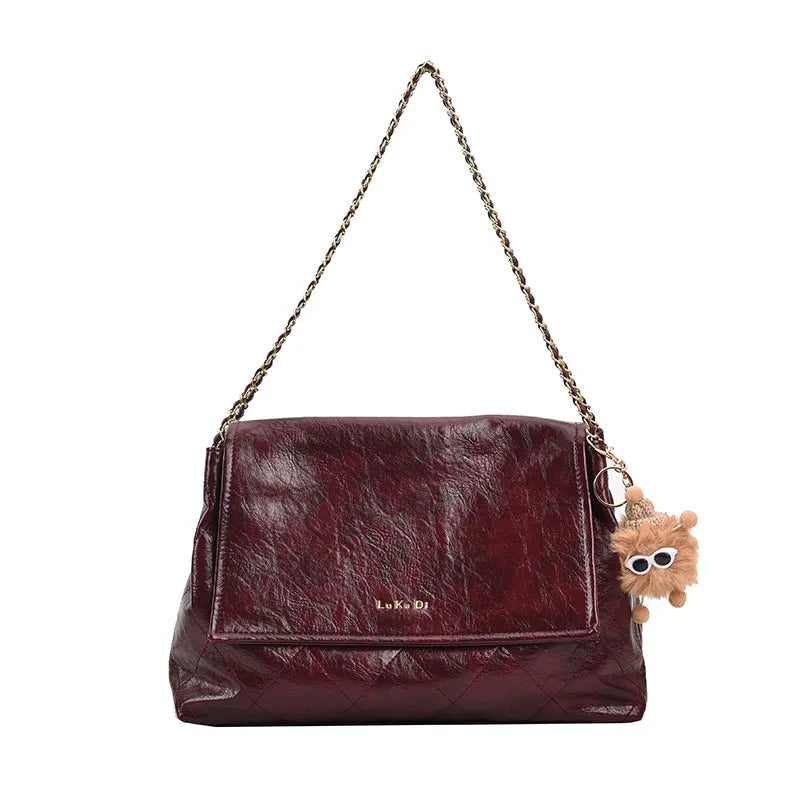 Retro Handtasche für Damen ⎜ Geräumiges Design mit Kettenhenkel und niedlichem Anhänger