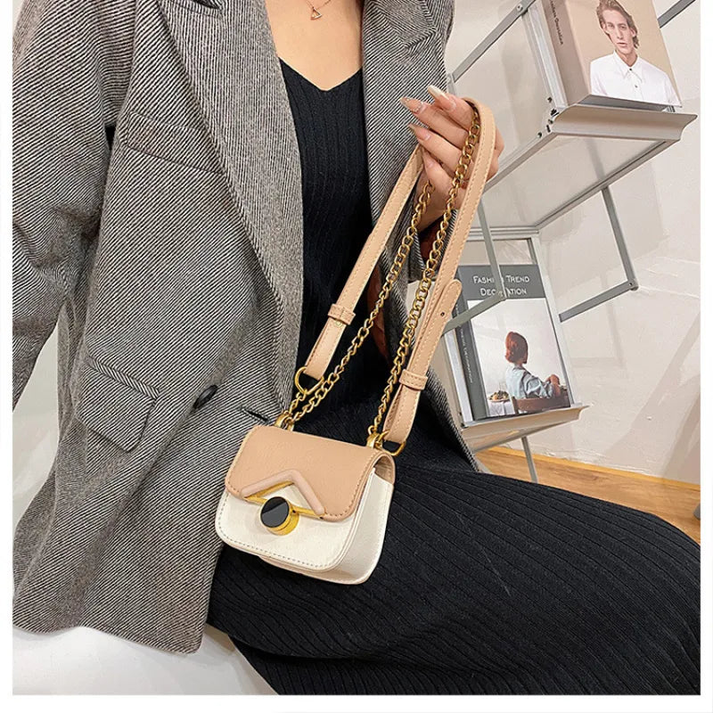 Kleine Umhängetasche mit Kette ⎜ Elegantes Design mit goldener Schnalle und minimalistischen Details