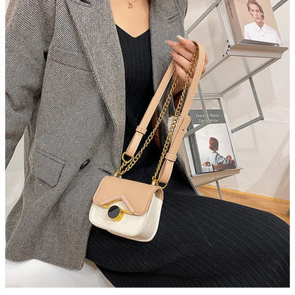 Kleine Umhängetasche mit Kette ⎜ Elegantes Design mit goldener Schnalle und minimalistischen Details