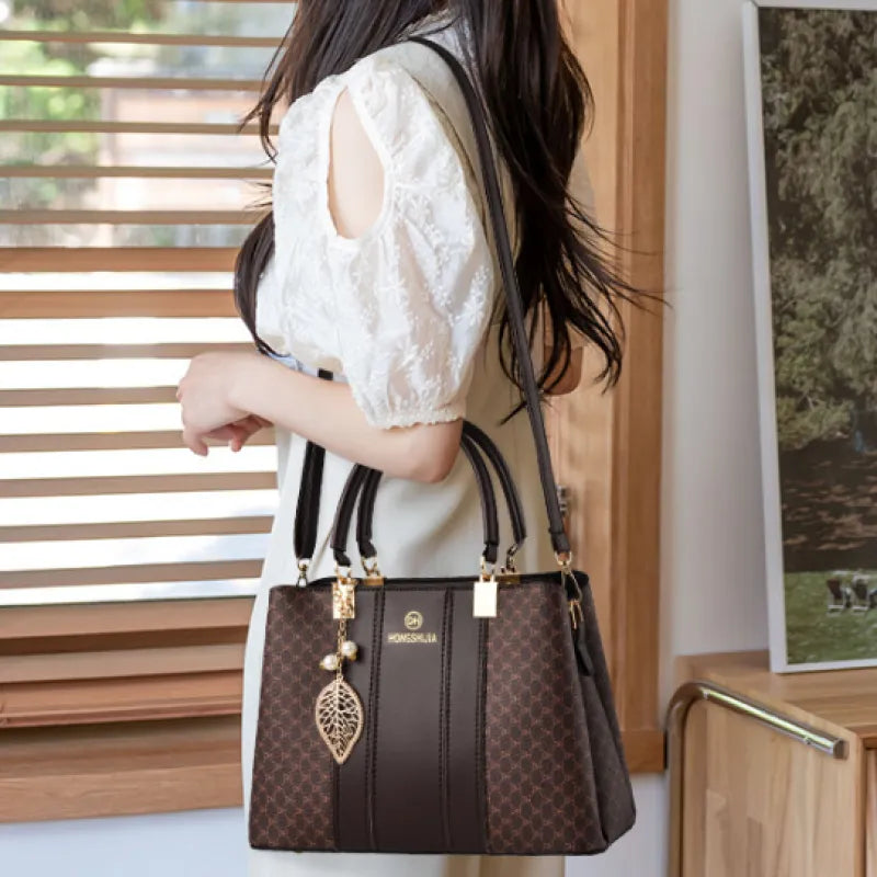 Elegante Schultertasche für Damen ⎜ Vielseitige Handtasche mit Kontrastfarben und großzügigem Stauraum