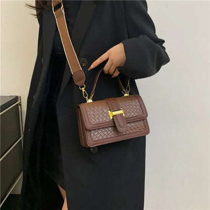Woven Umhängetasche für Damen ⎜ Kleine Tasche mit geflochtenem Design und praktischem Verschluss
