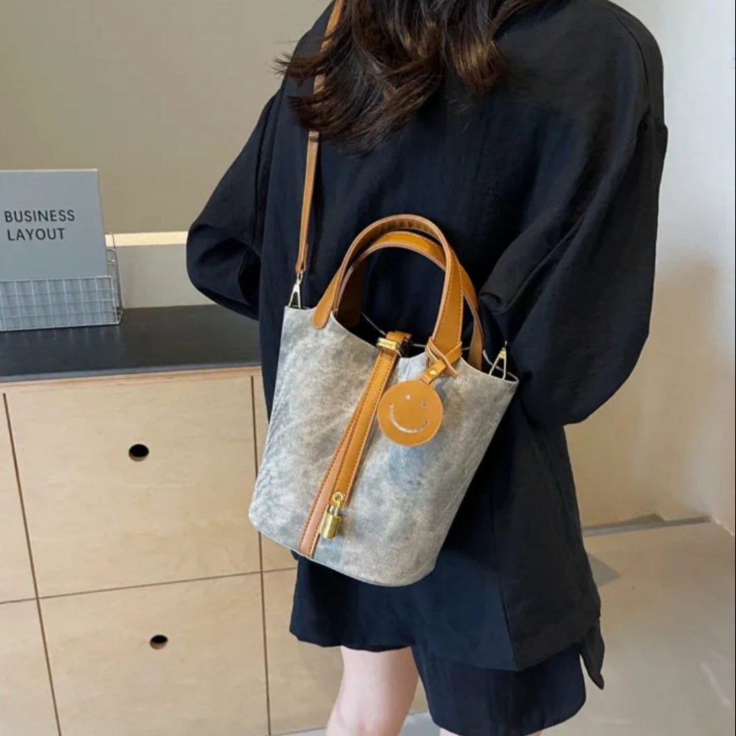 Retro Handtasche für Damen ⎜ Modische Tasche mit Smiley-Tag und verstellbarem Schulterriemen