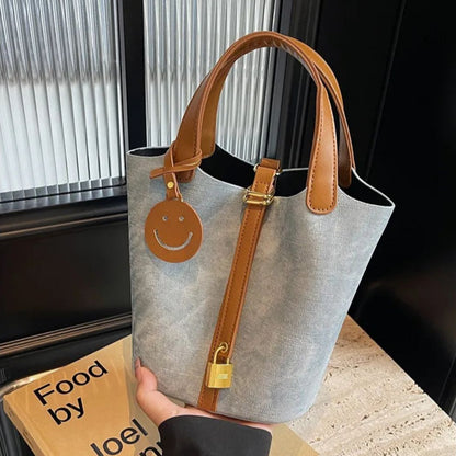 Retro Handtasche für Damen ⎜ Modische Tasche mit Smiley-Tag und verstellbarem Schulterriemen