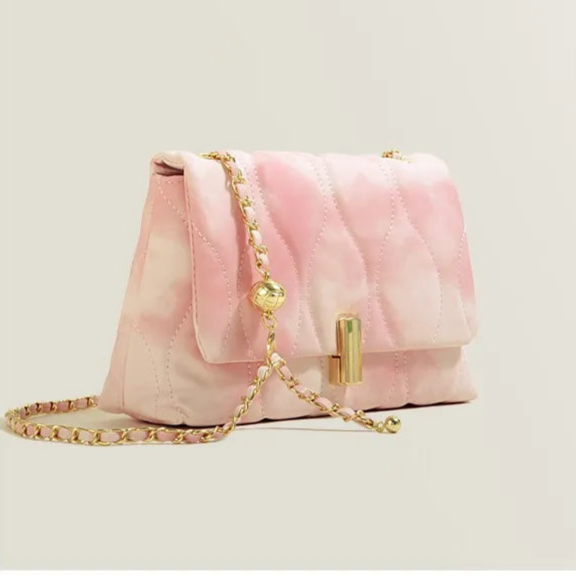 Kleine Ketten-Tasche ⎜ Elegantes Design mit strukturiertem Muster und goldenen Details