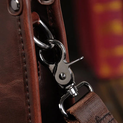 Umhängetasche für Herren ⎜ Retro-Schultertasche aus Kunstleder im Querformat mit Magnetverschluss