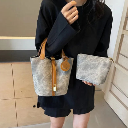 Retro Handtasche für Damen ⎜ Modische Tasche mit Smiley-Tag und verstellbarem Schulterriemen