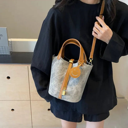 Retro Handtasche für Damen ⎜ Modische Tasche mit Smiley-Tag und verstellbarem Schulterriemen