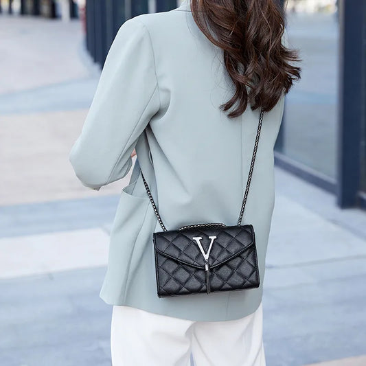 Kleine Ketten-Tasche ⎜ Elegantes Design mit Diamantmuster und praktischem Stauraum