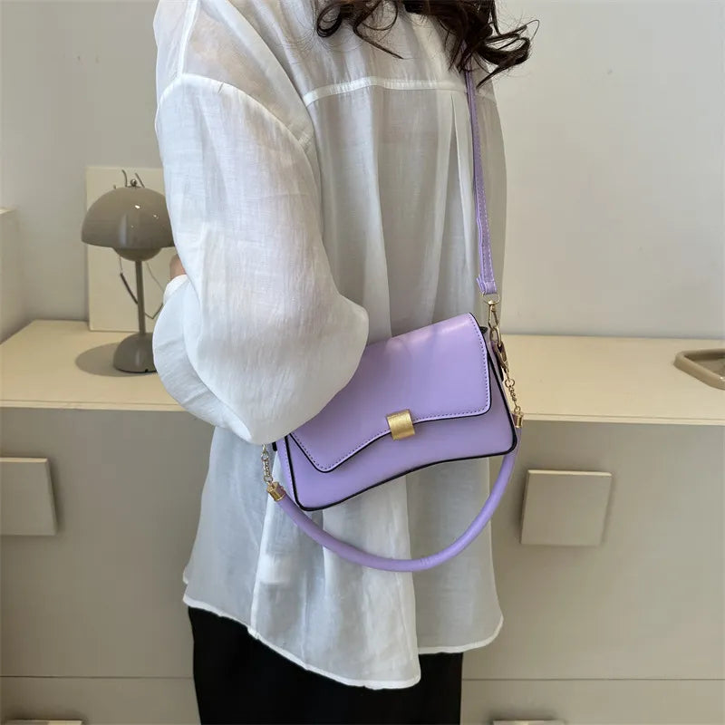 Kleine Umhängetasche für Damen ⎜ Tasche mit goldener Schnalle
