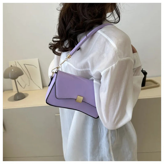 Kleine Umhängetasche für Damen ⎜ Tasche mit goldener Schnalle