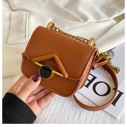 Kleine Umhängetasche mit Kette ⎜ Elegantes Design mit goldener Schnalle und minimalistischen Details