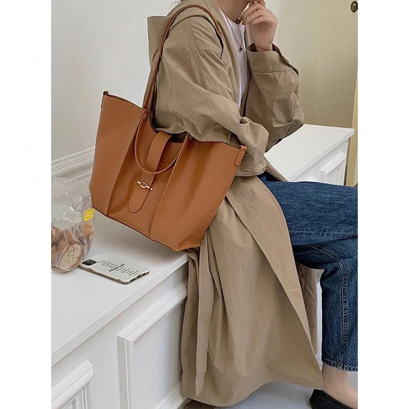 Große Tragetasche für Damen ⎜ Hochwertiges Design aus echtem Leder mit geräumigem Innenraum