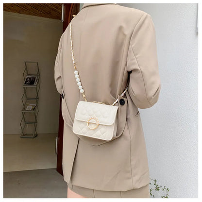 Kleine Schultertasche mit Kette ⎜ Perlenverschluss und stilvollem Kettenriemen