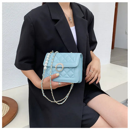Kleine Schultertasche mit Kette ⎜ Perlenverschluss und stilvollem Kettenriemen