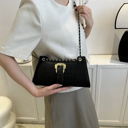Schultertasche mit Kette ⎜ Modernes Design mit Kroko-Prägung und stilvollem goldenen Verschluss