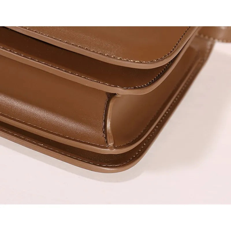 Klassische Schultertasche aus Leder ⎜ Elegantes Accessoire mit goldener Schnalle für stilvolle Auftritte