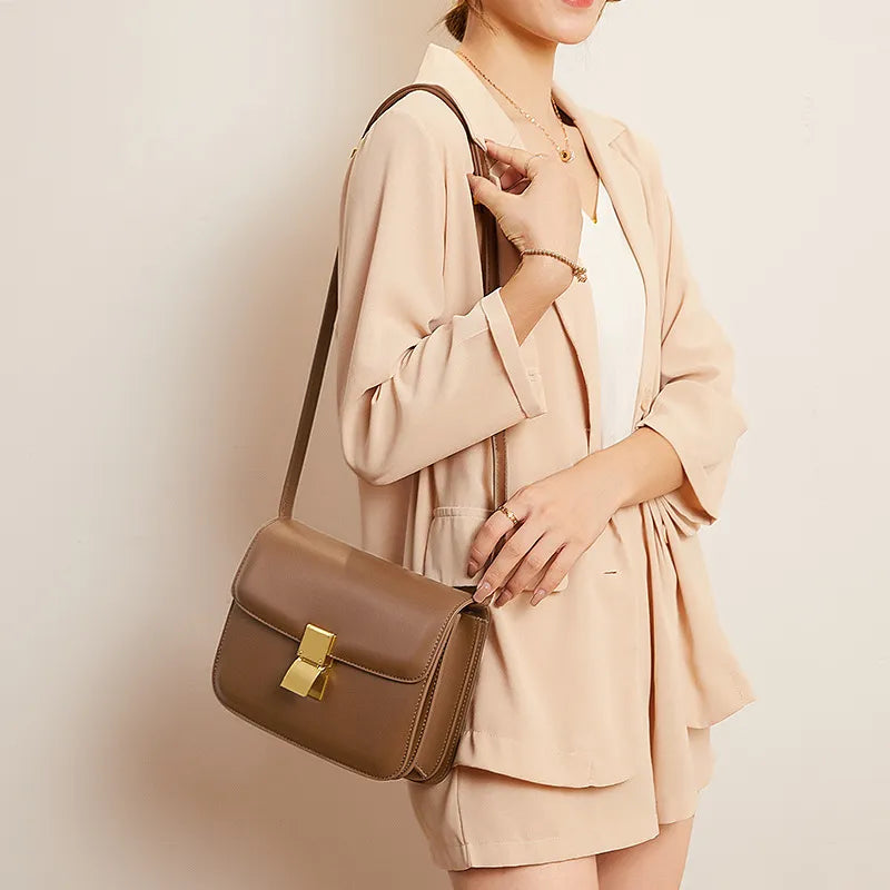 Klassische Schultertasche aus Leder ⎜ Elegantes Accessoire mit goldener Schnalle für stilvolle Auftritte