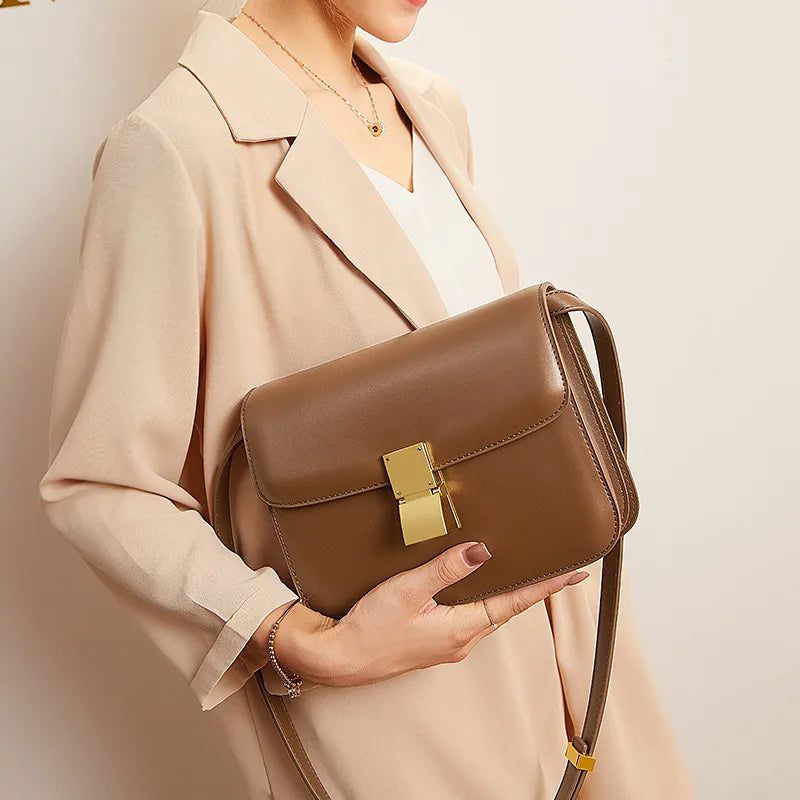 Klassische Schultertasche aus Leder ⎜ Elegantes Accessoire mit goldener Schnalle für stilvolle Auftritte