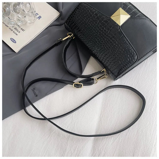 Klassische Schultertasche im Krokodilleder-Design ⎜ Elegantes Accessoire mit edlem Goldakzent für jeden Anlass