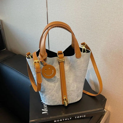 Retro Handtasche für Damen ⎜ Modische Tasche mit Smiley-Tag und verstellbarem Schulterriemen